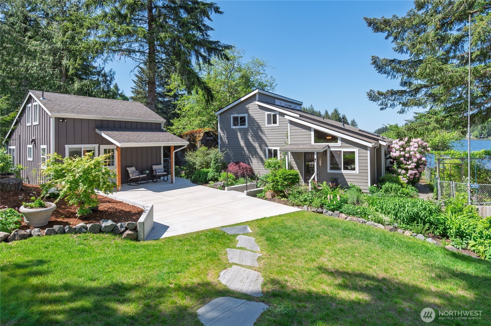 13720 W Raven Lane, Bremerton, WA 98312