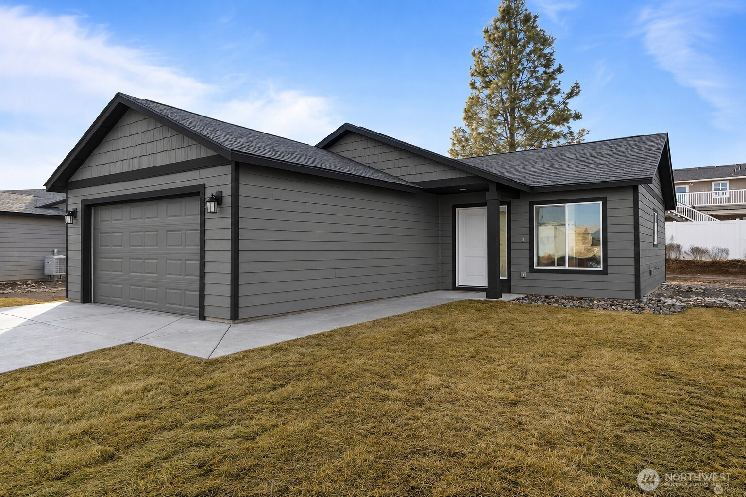 211 Poplar Street NE, Royal City, WA 99357