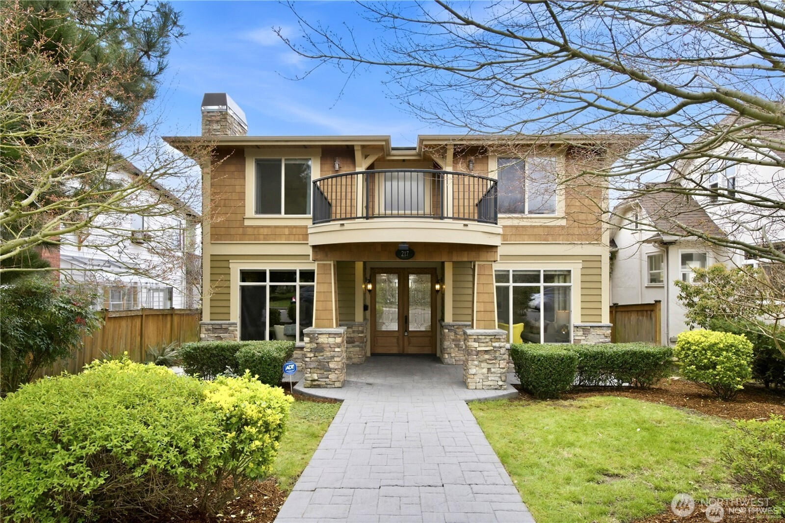 217 7th Avenue W, Kirkland, WA 98033