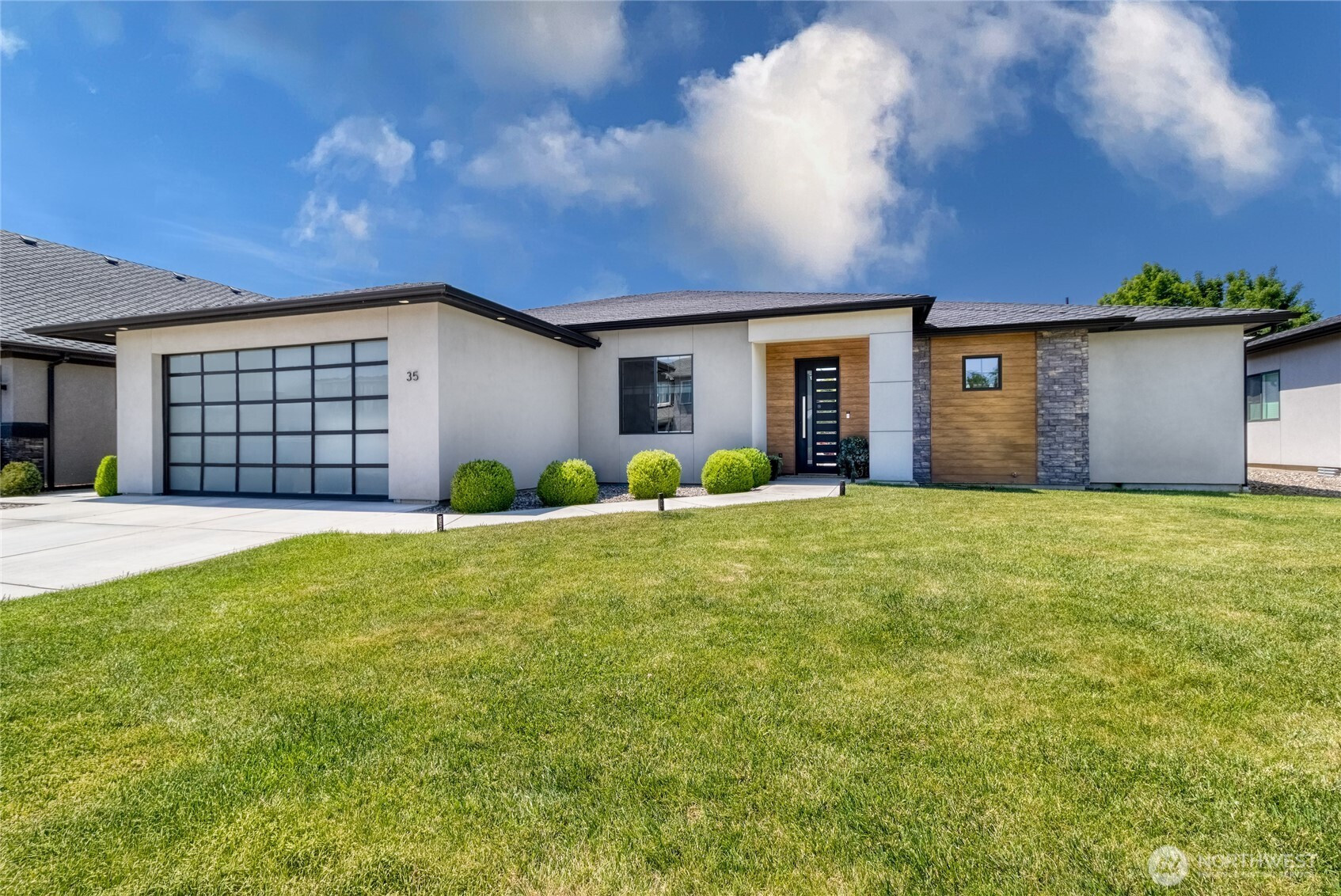 35 NE Alpine Drive, College Place, WA 99324
