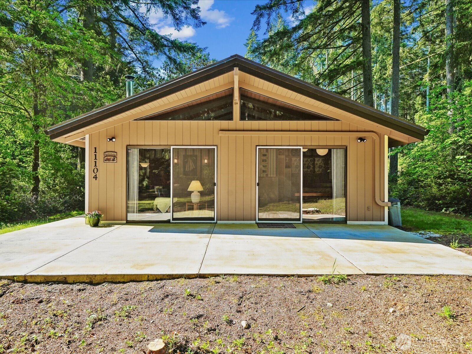 11104 &11106 Leschi Circle, Anderson Island, WA 98303