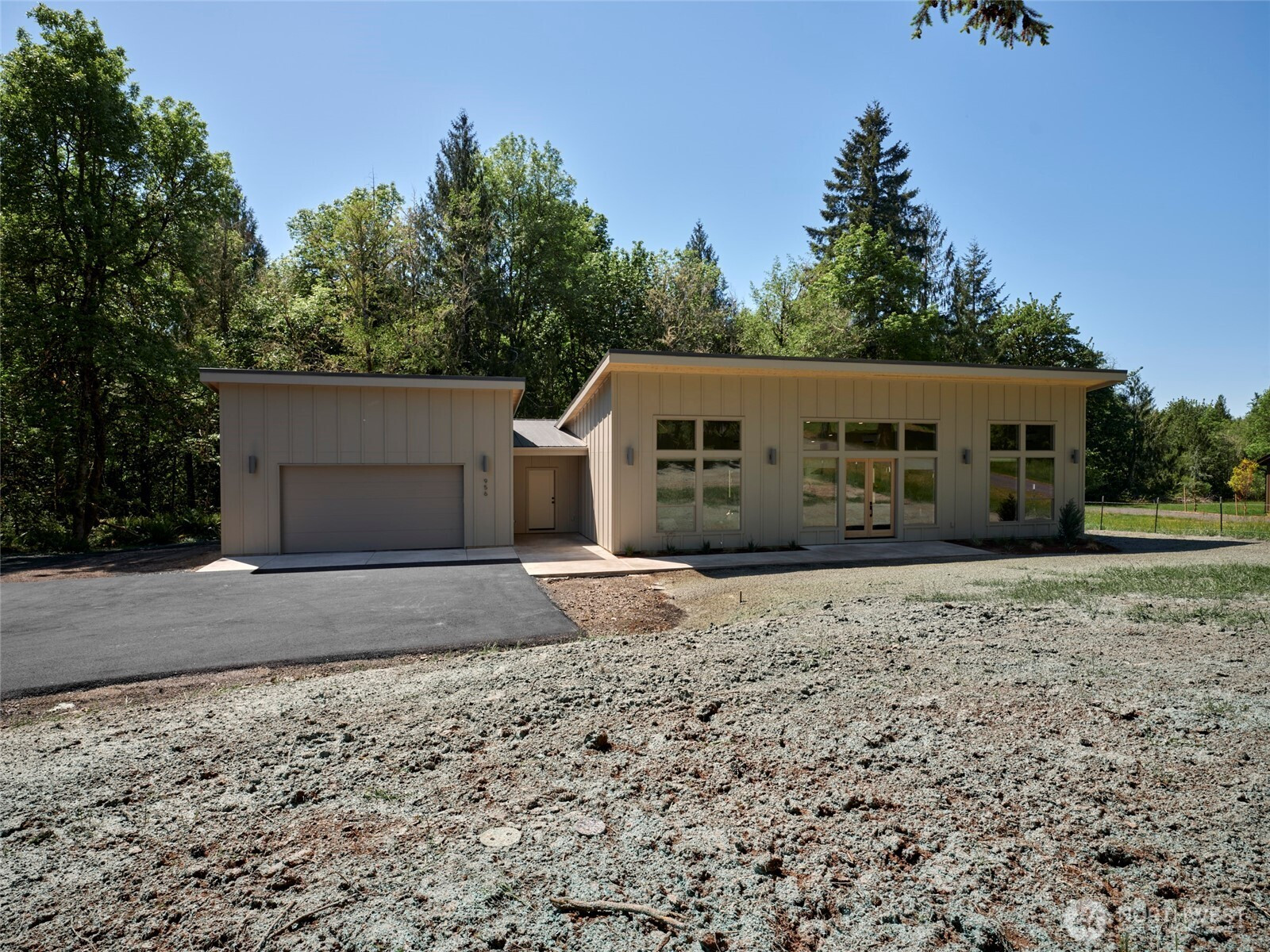 956 Paine Road, Castle Rock, WA 98611