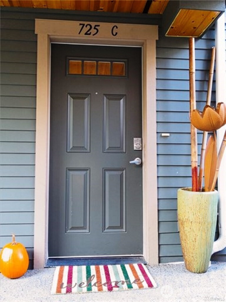 725 N 95th Street, Seattle, WA 98103