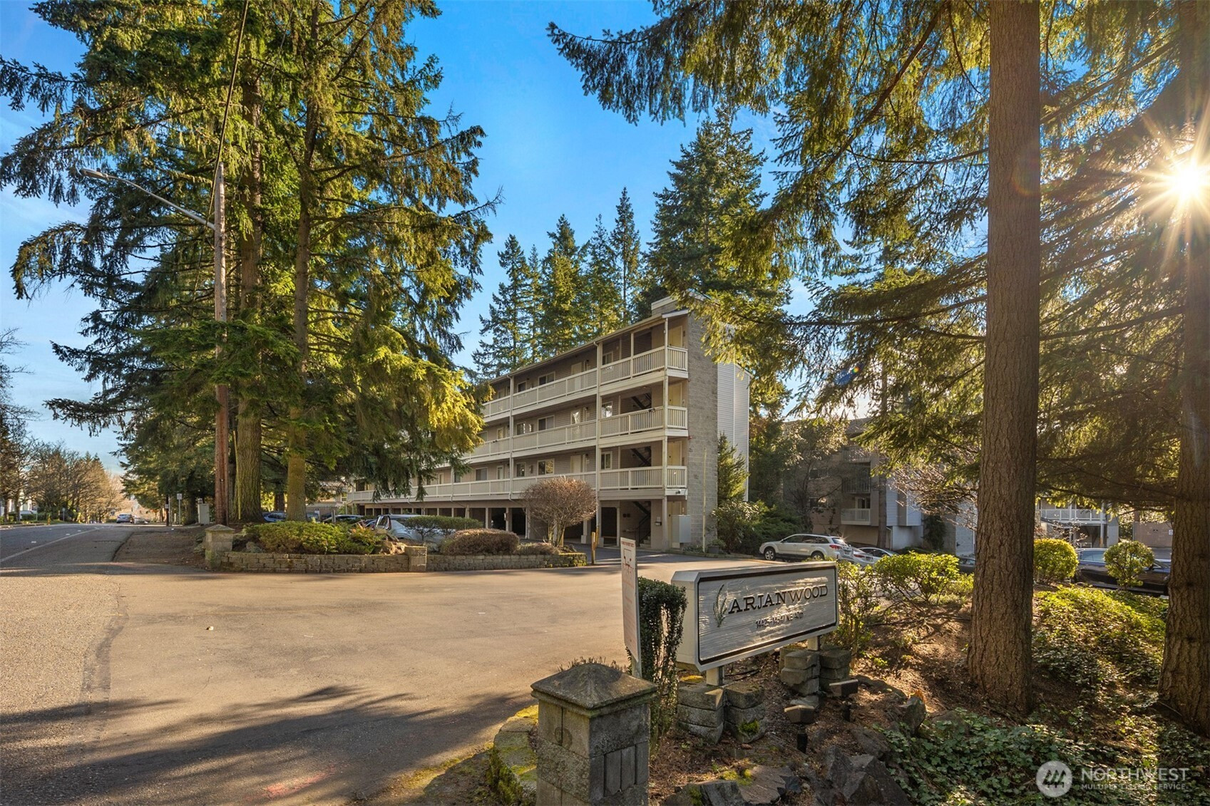 14527 NE 40th Street, Bellevue, WA 98007