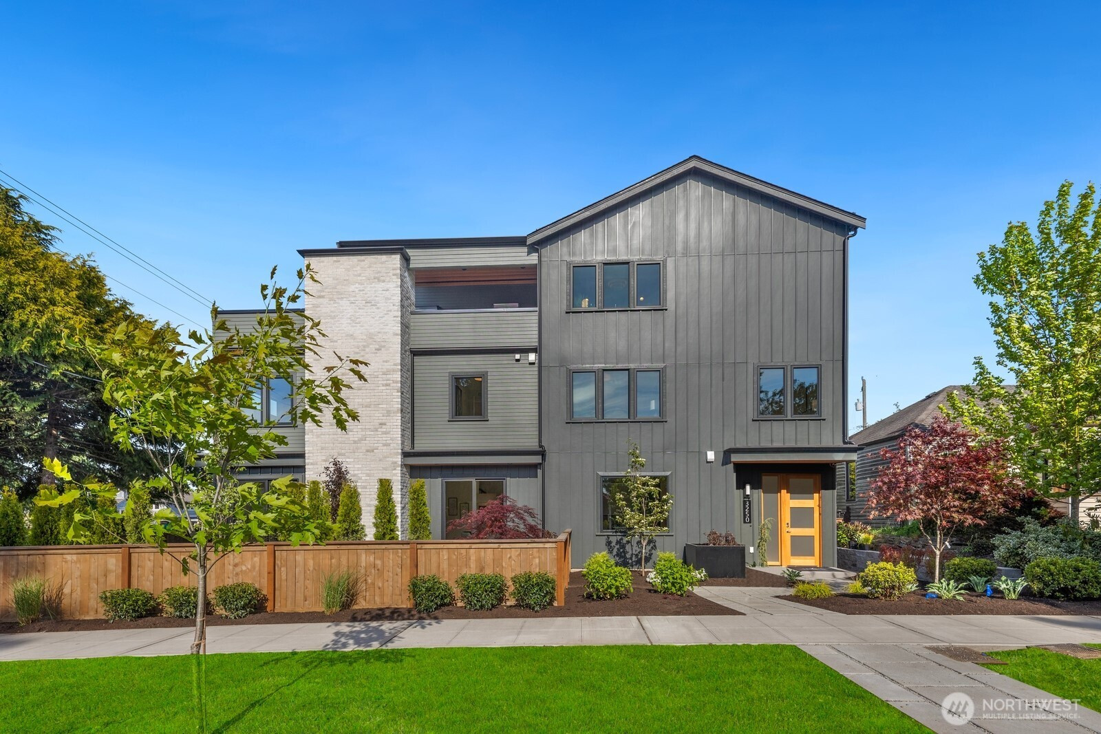 3250 29th Avenue W, Seattle, WA 98199
