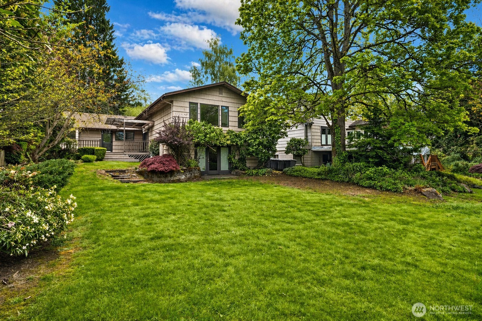 7611 NE 8th Street, Medina, WA 98039
