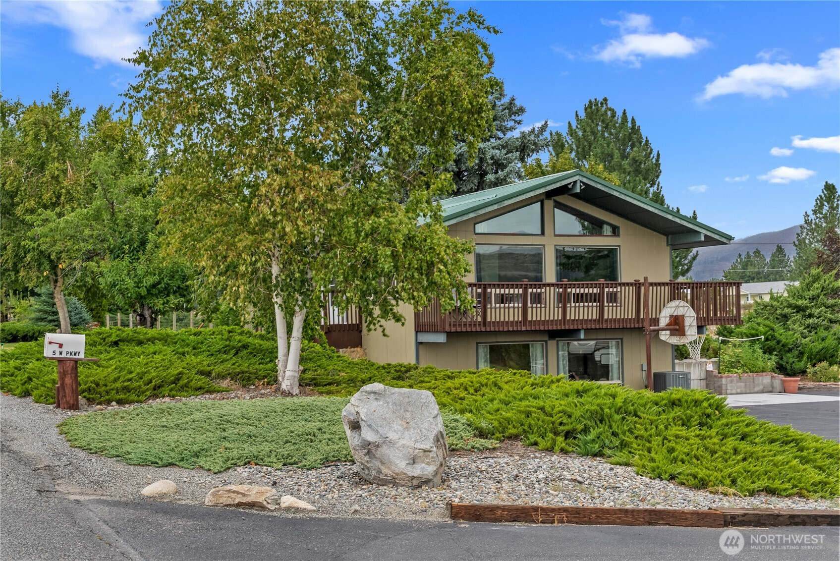 5 Parkway Street W, Omak, WA 98841