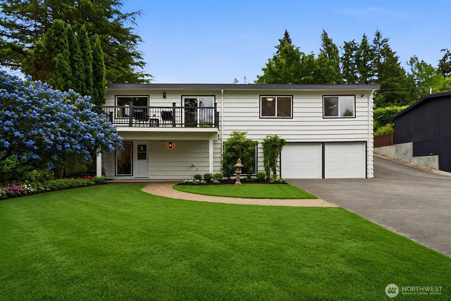 325 105th Ave SE, Bellevue, WA 98004