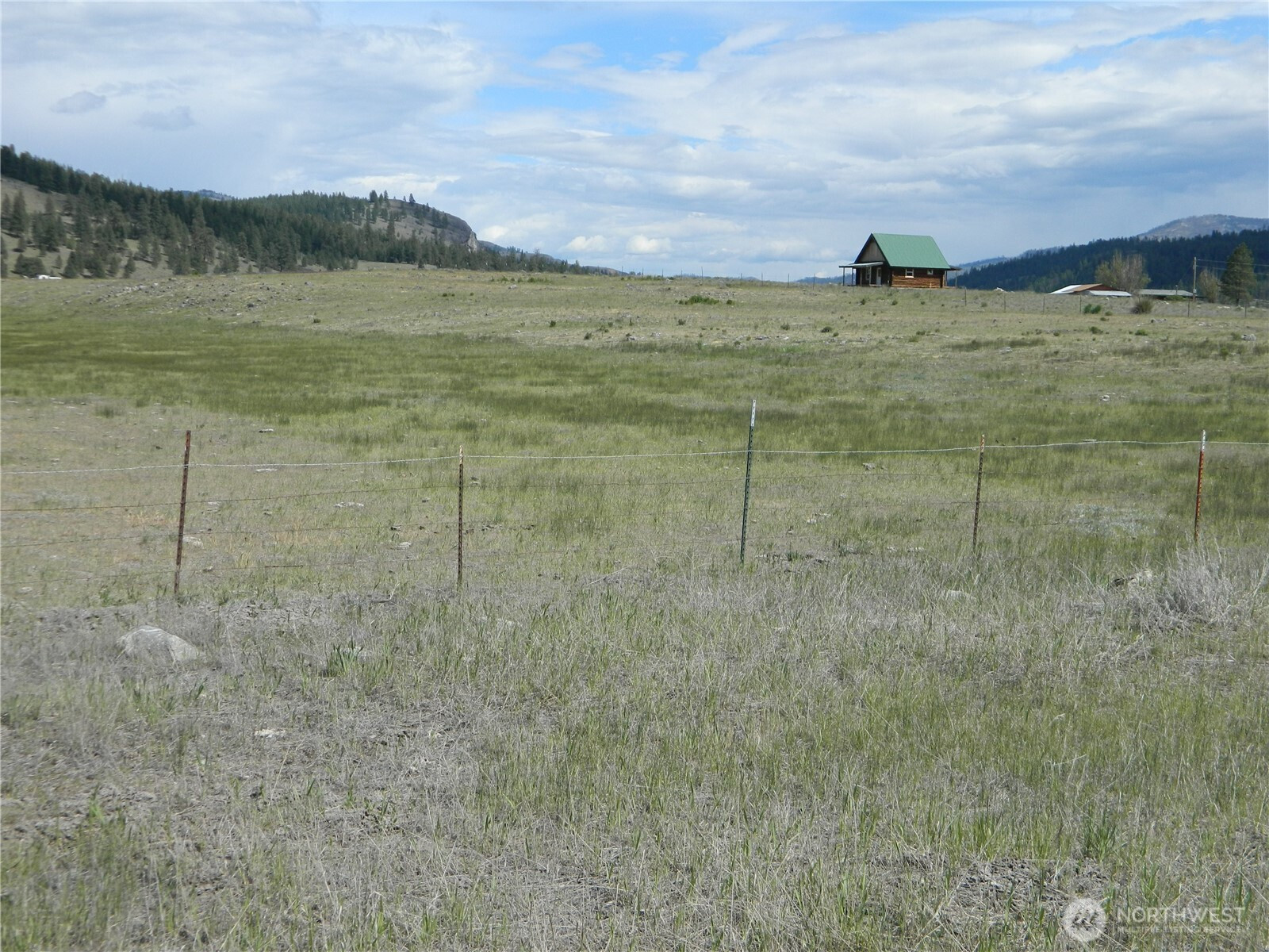4 Duck Flats Road, Tonasket, WA 98855