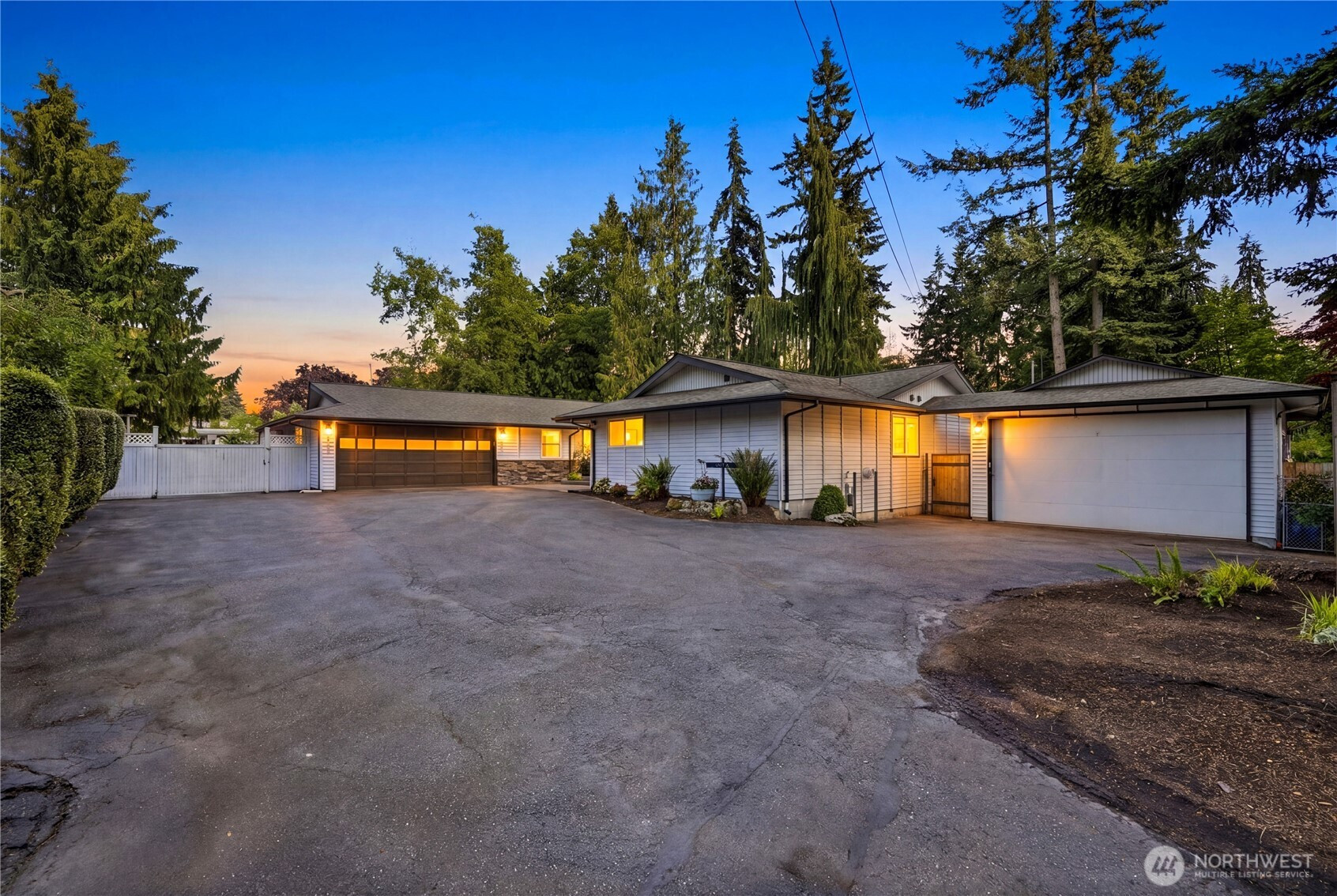 19319 76th Avenue W, Lynnwood, WA 98036