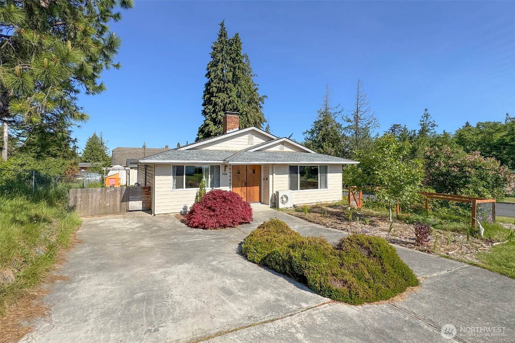 806 S E Street, Port Angeles, WA 98363
