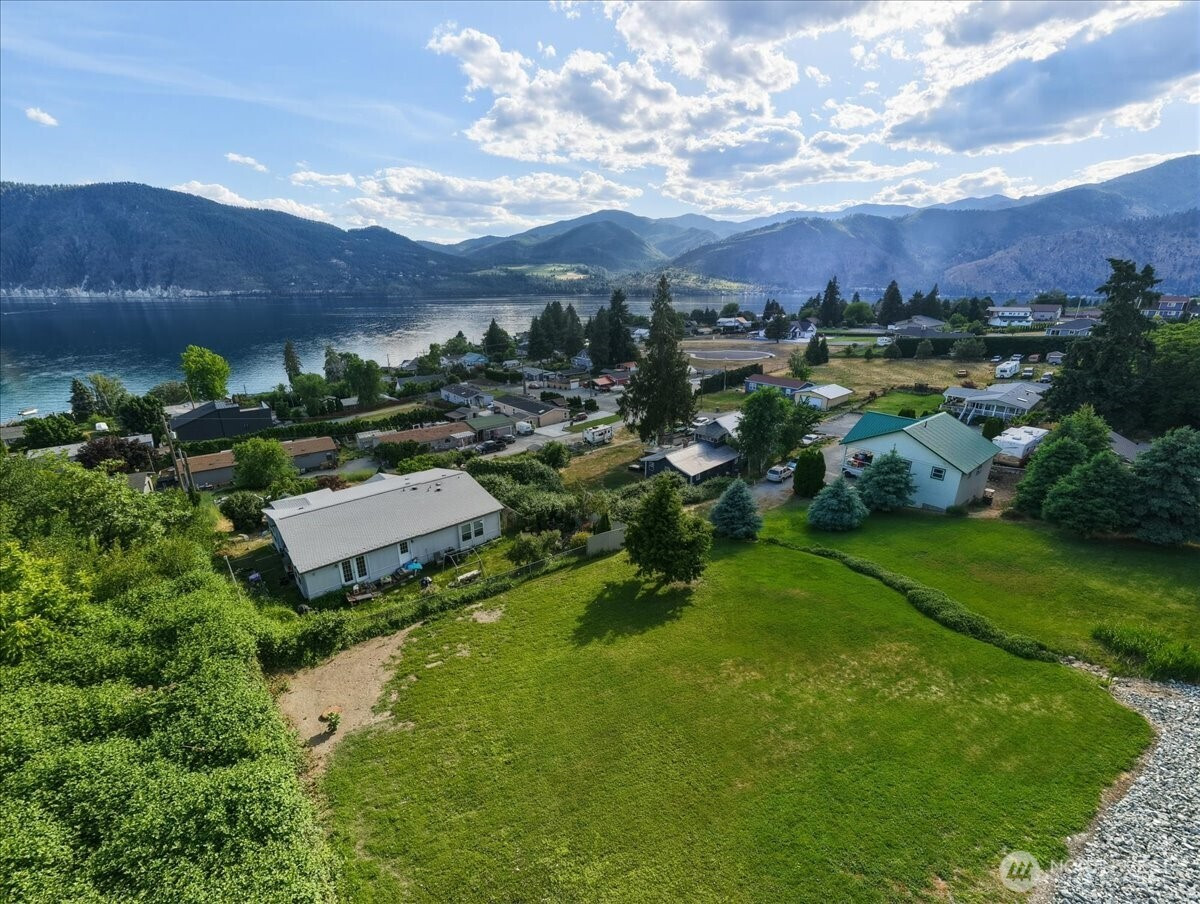 241 Lakeshore Drive, Manson, WA 98831