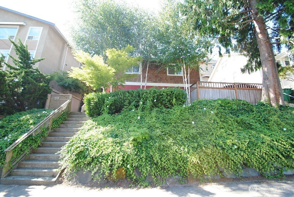 39 Etruria Street, Seattle, WA 98109