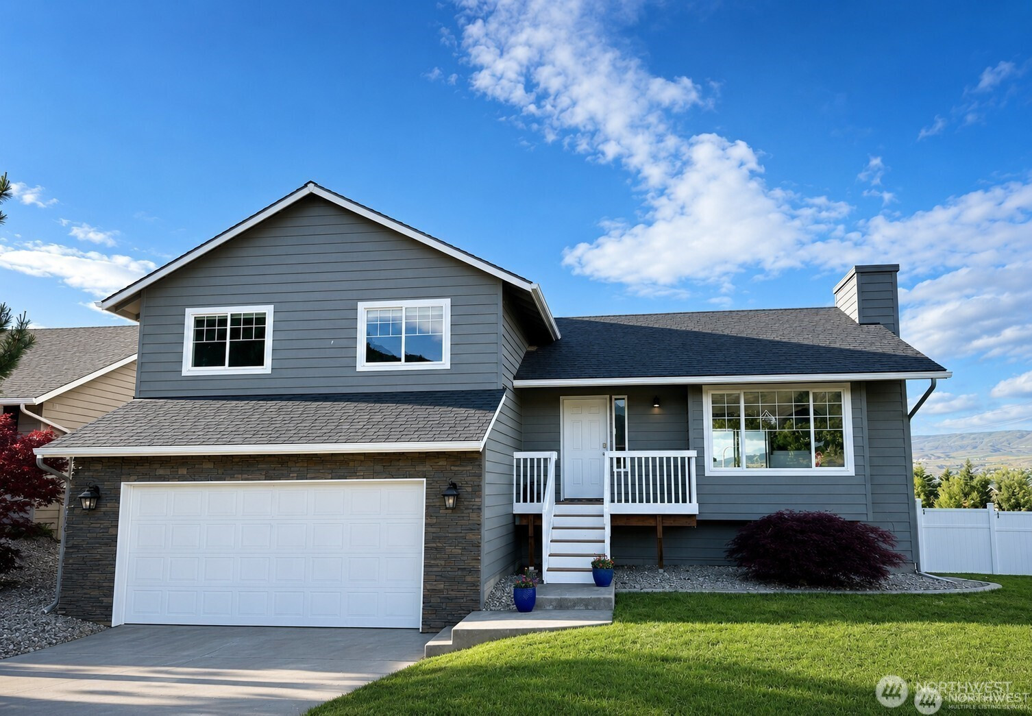 576 Saddle Rock Loop, Wenatchee, WA 98801