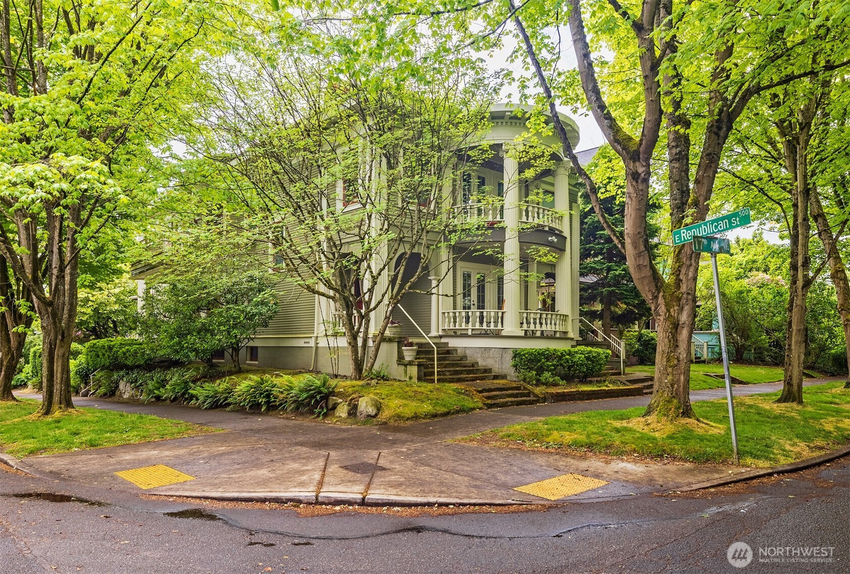 1709 E Republican Street, Seattle, WA 98112