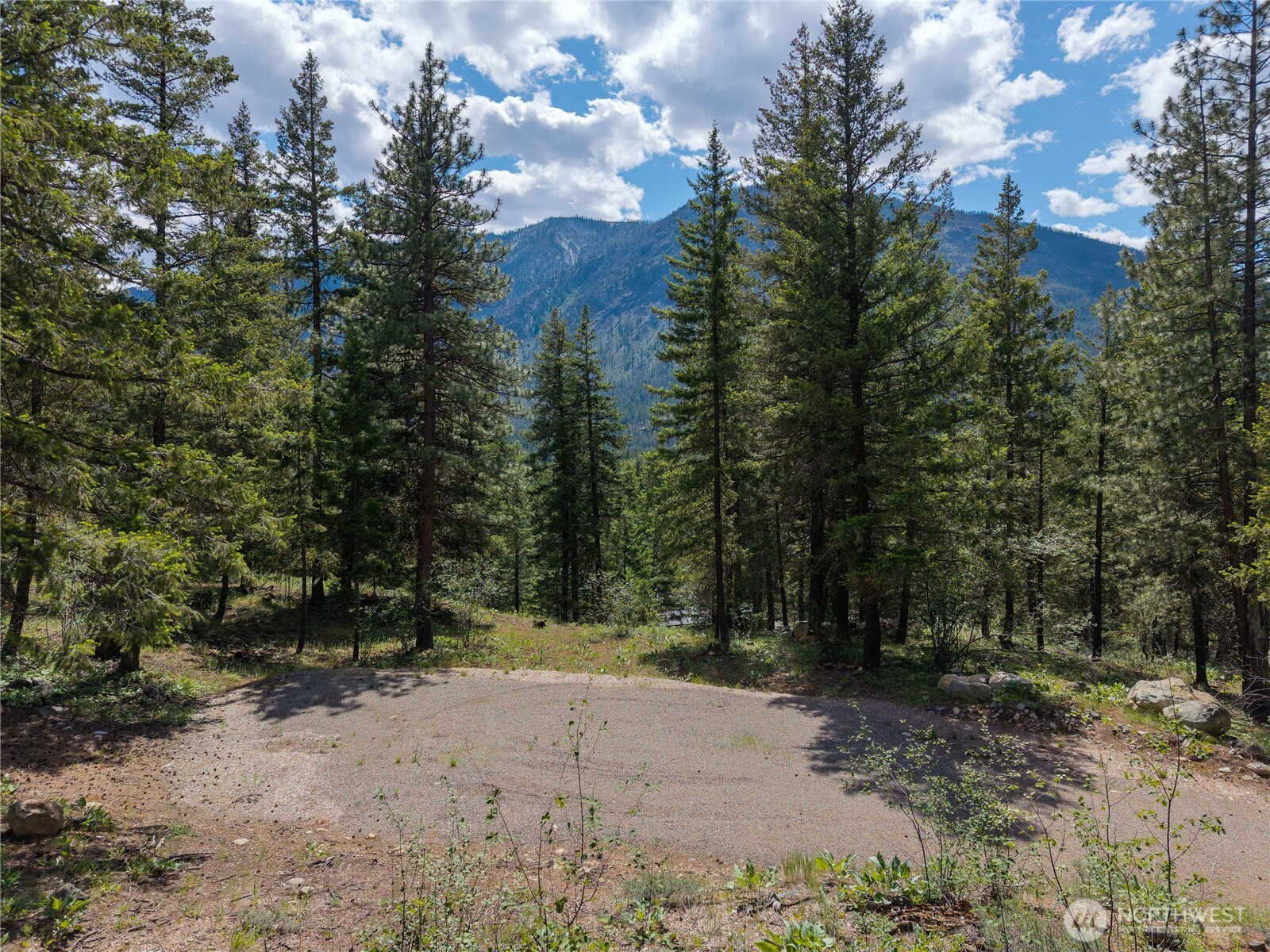 6 Homestead Road, Winthrop, WA 98862