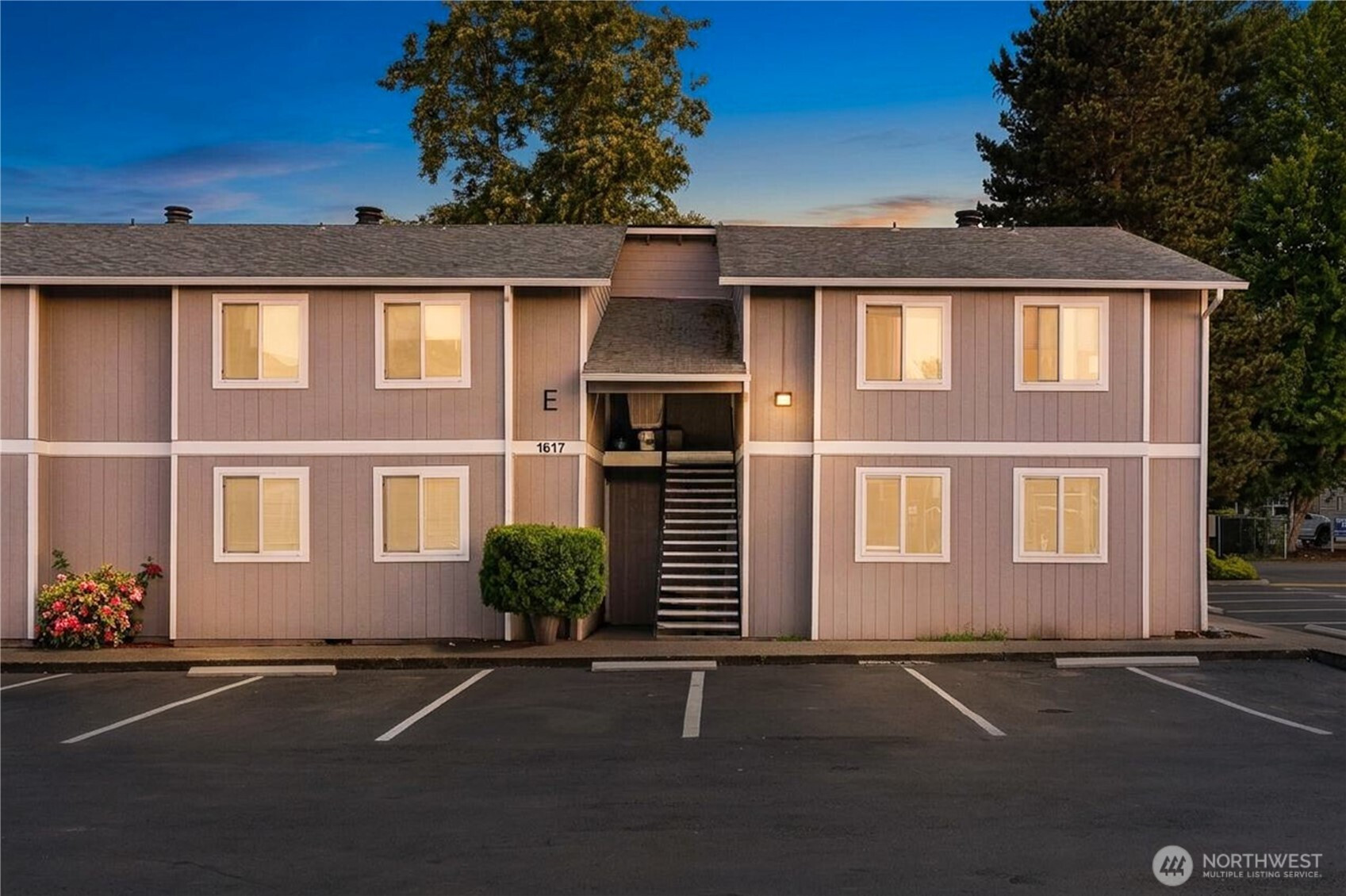 1617 Maple Lane, Kent, WA 98030