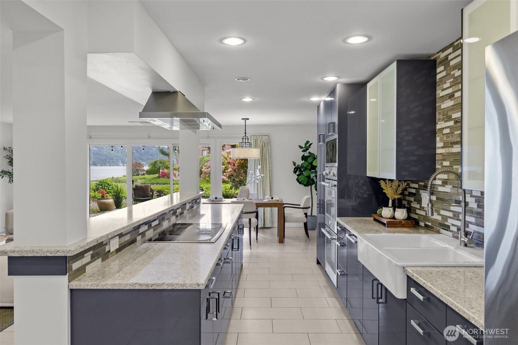 17498 NE 40th Place, Redmond, WA 98052