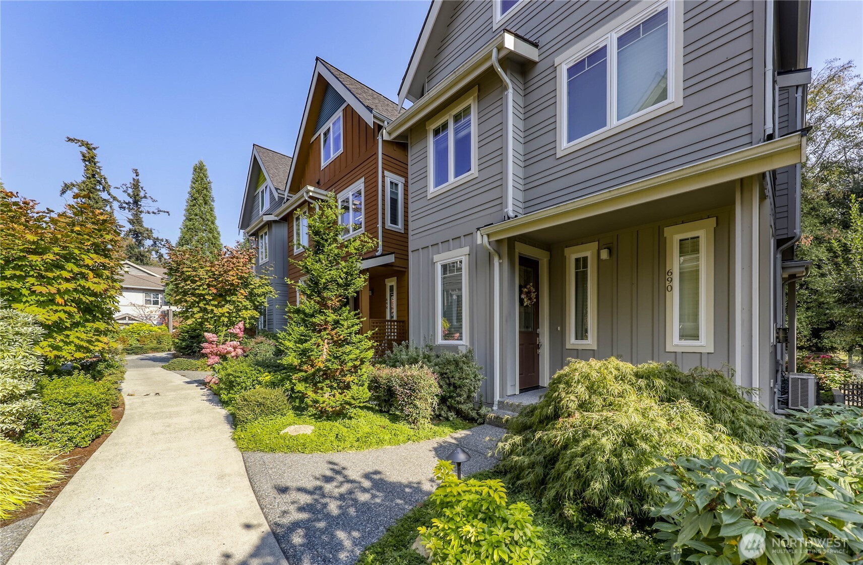 690 Wintersweet Road NE, Bainbridge Island, WA 98110