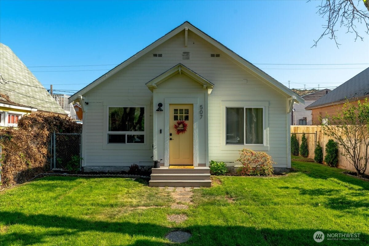 507 E Wapato Avenue, Chelan, WA 98816