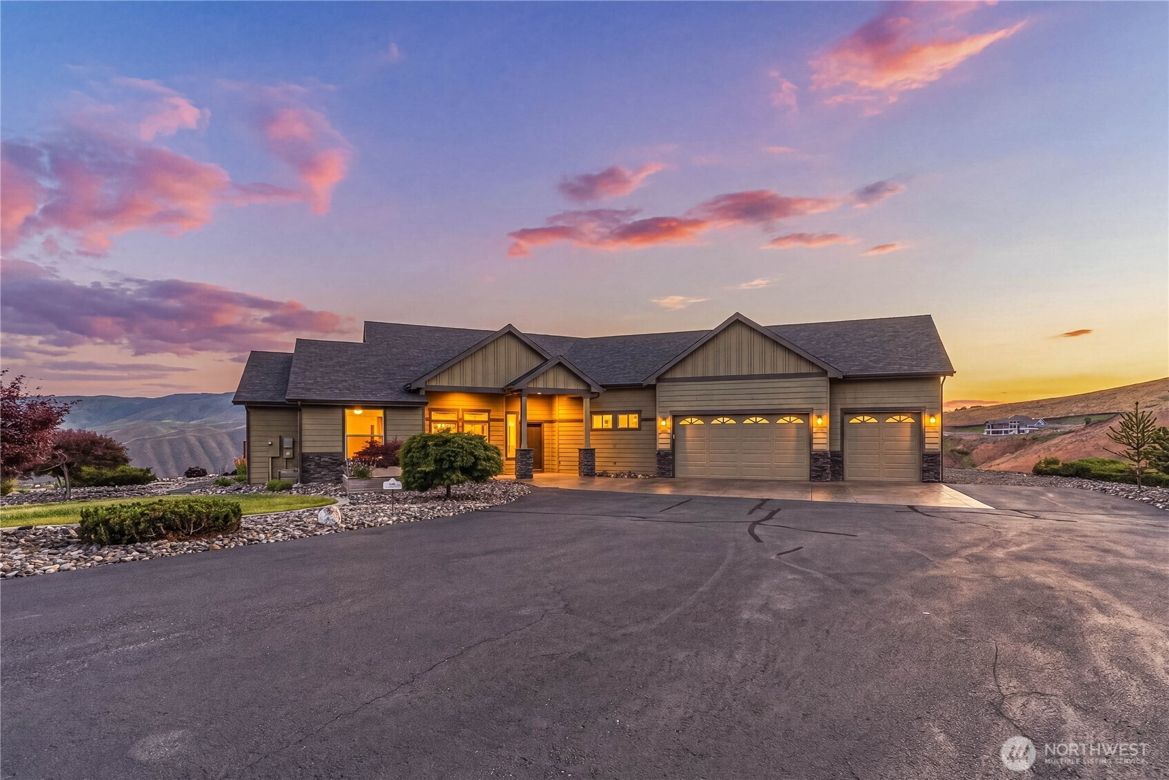 125 E Mountain Brook Lane, Wenatchee, WA 98801