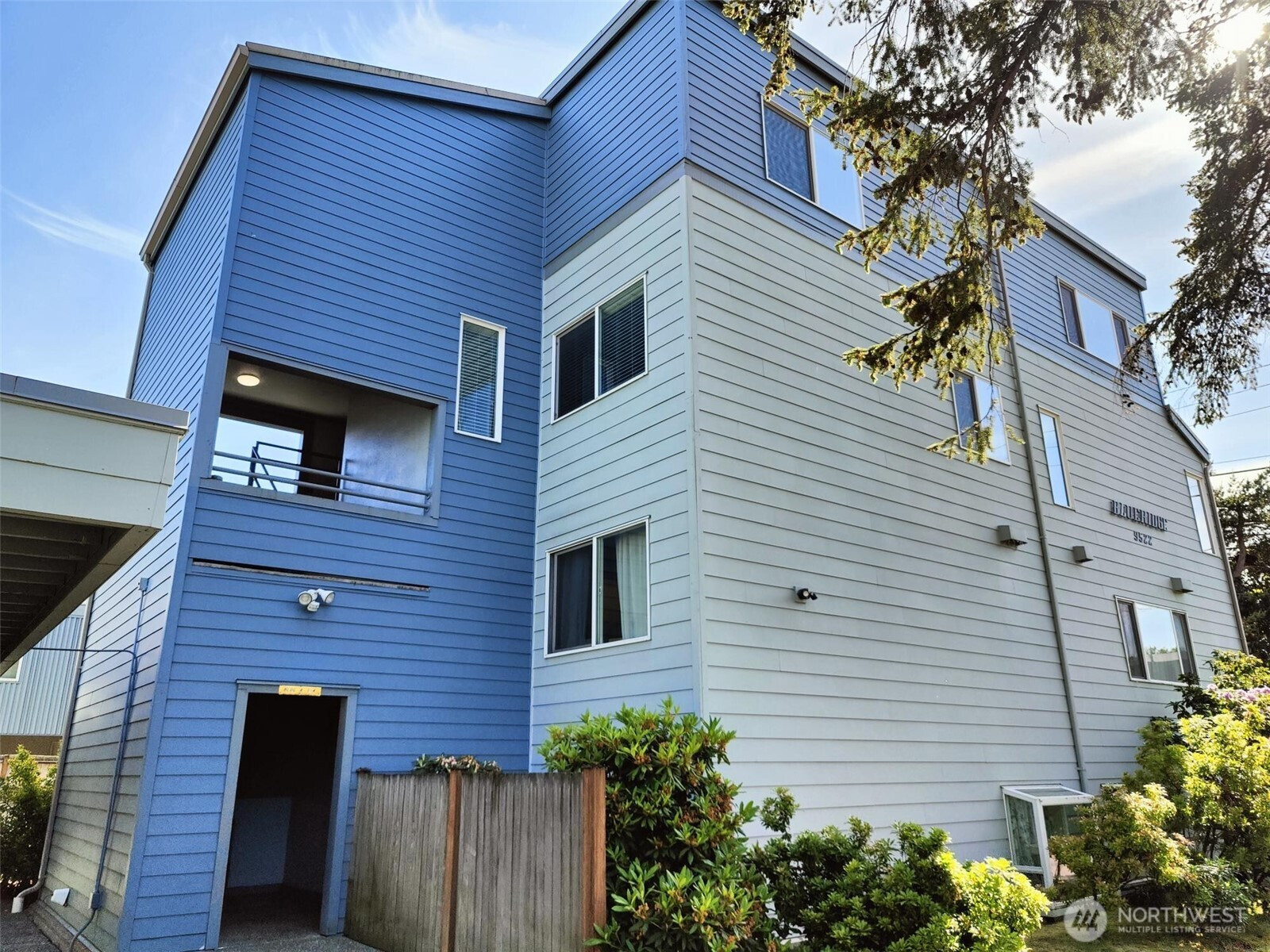 9522 1st Avenue NE, Seattle, WA 98115