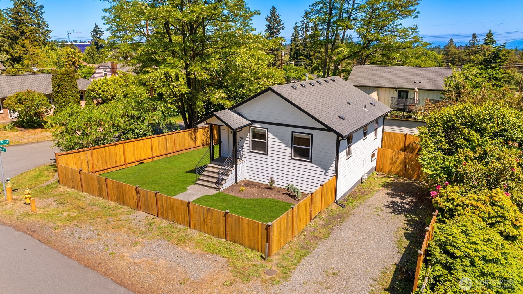 11558 Fremont Avenue N, Seattle, WA 98133