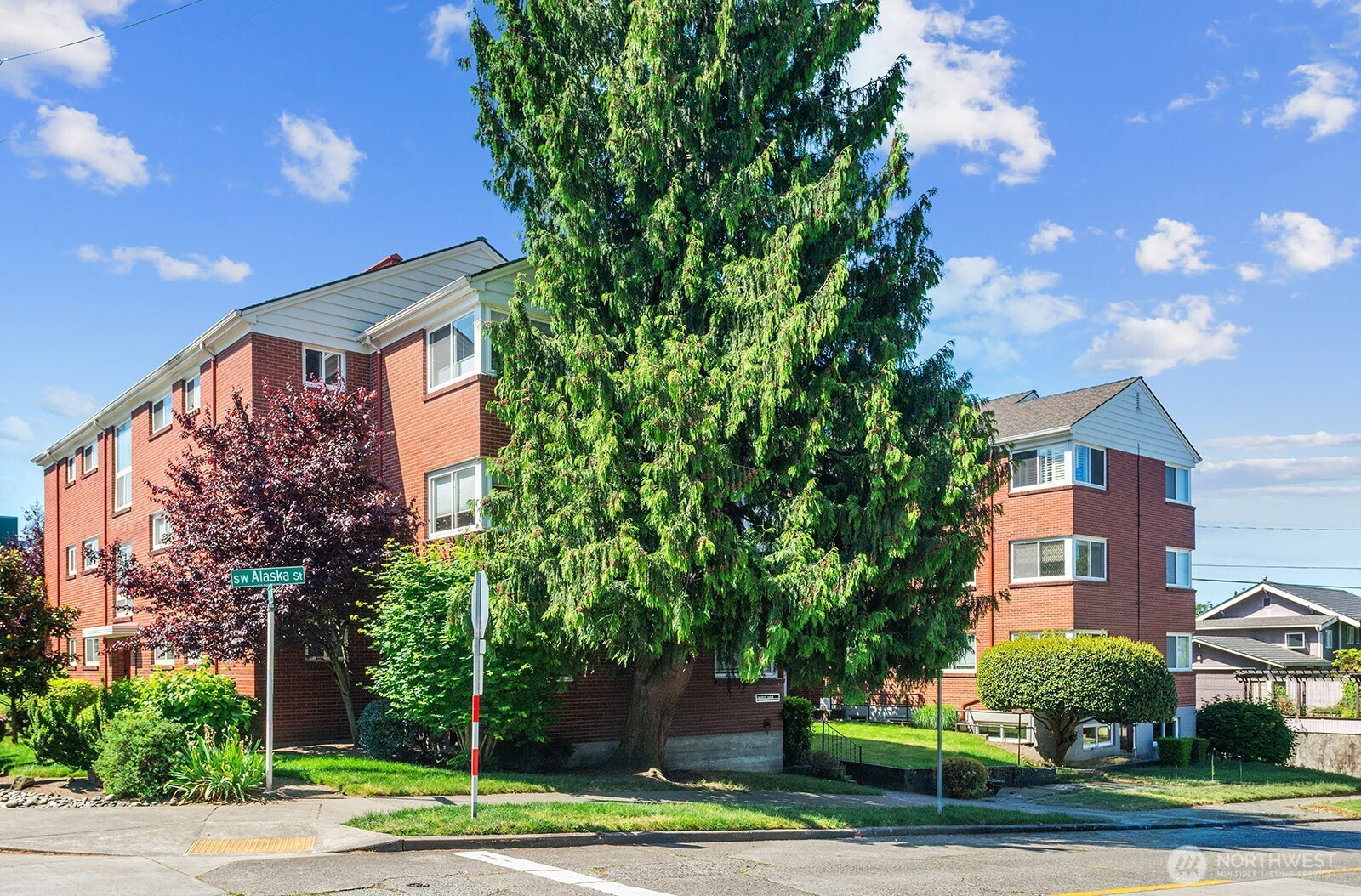 4407 SW Alaska Street, Seattle, WA 98116