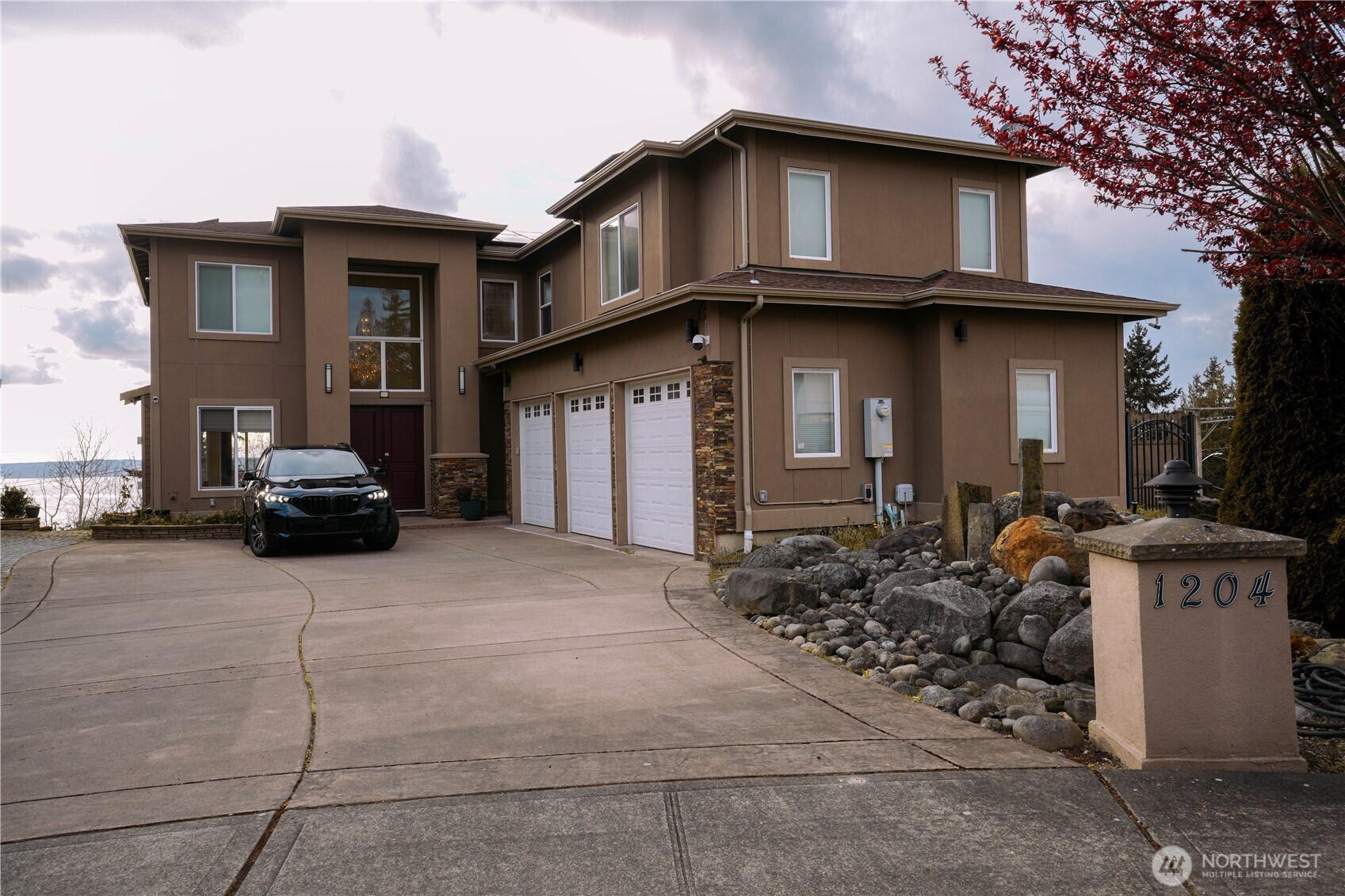 1204 S 273rd Place, Des Moines, WA 98198