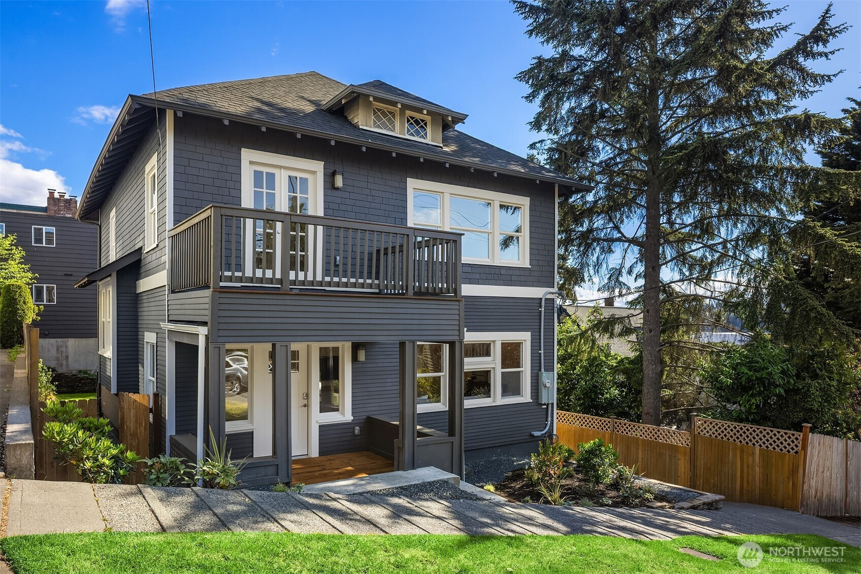 1307 W Boston Street, Seattle, WA 98119