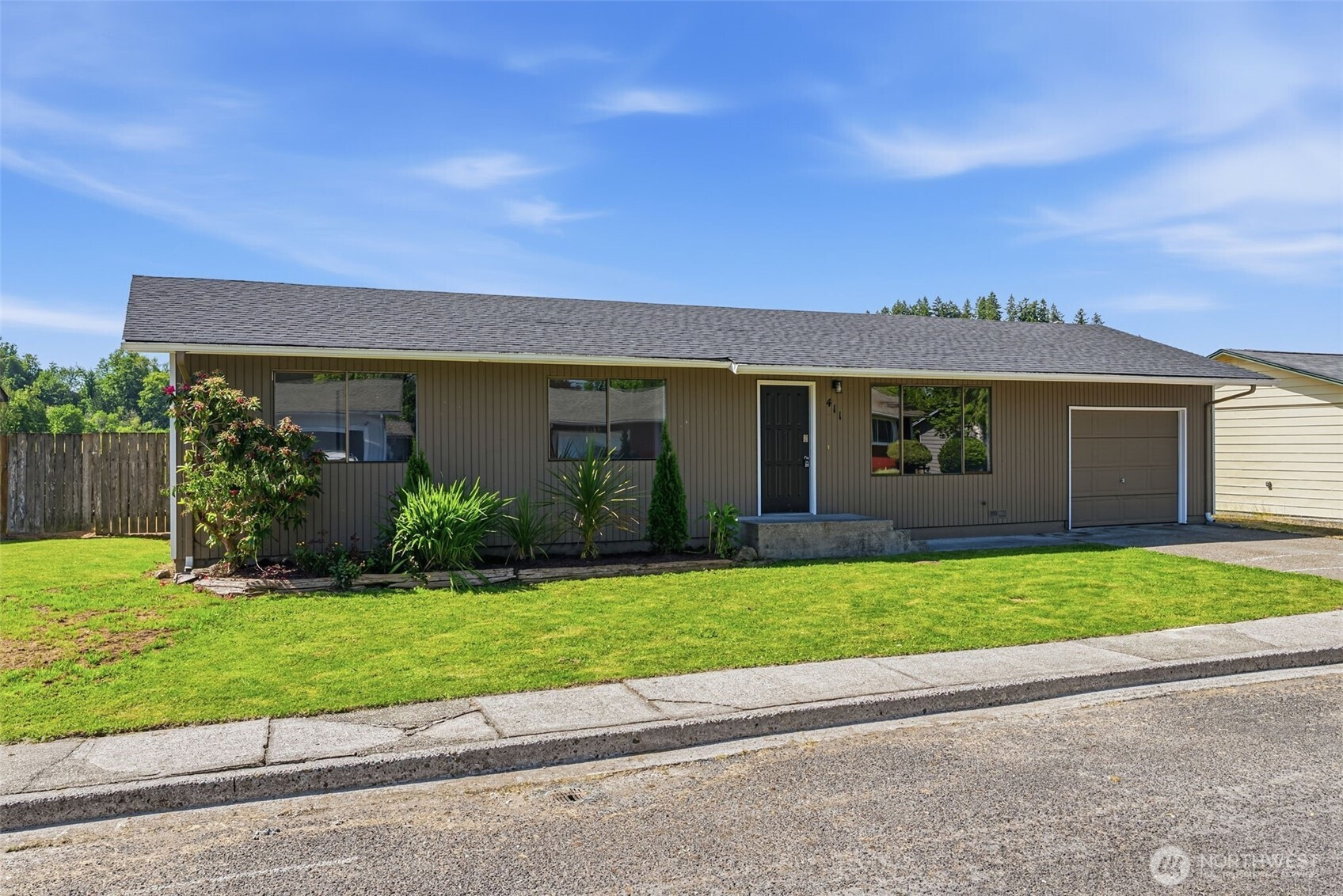 411 SE Brierwood Court, Castle Rock, WA 98611