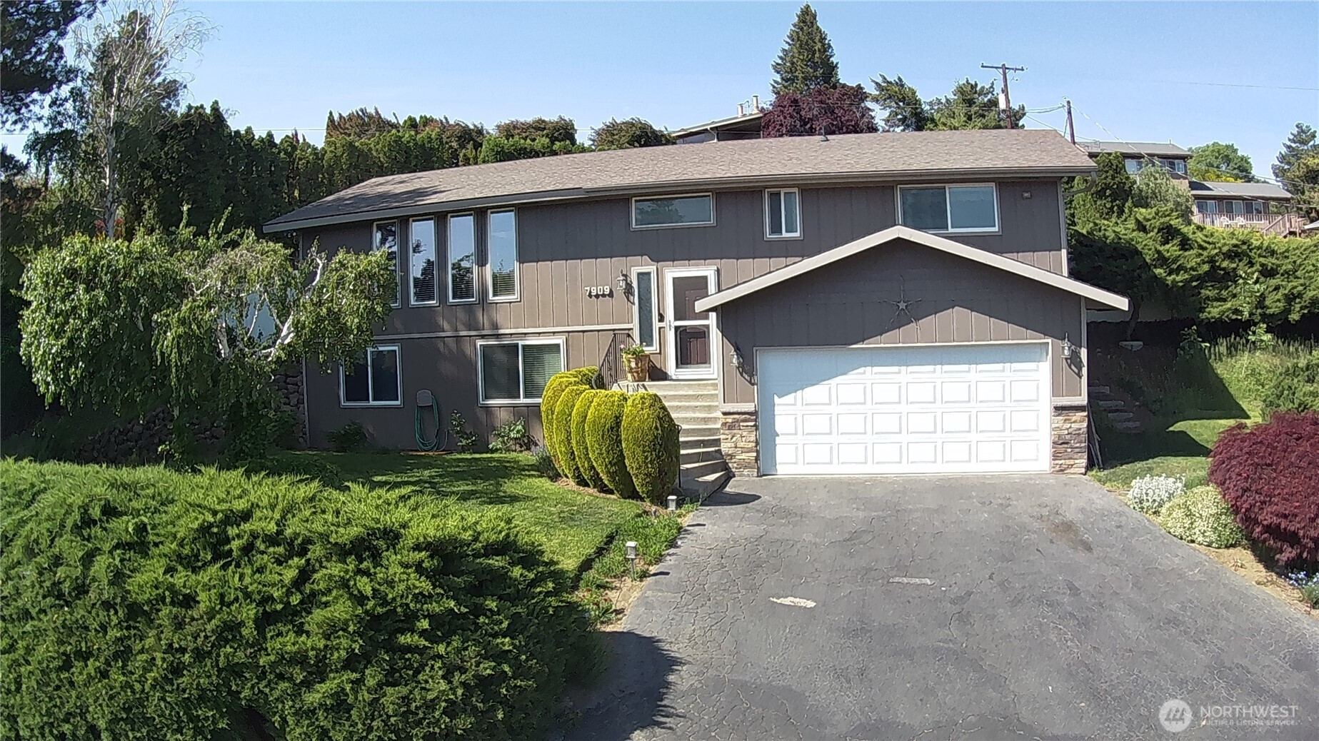 7909 Englewood Crest Drive, Yakima, WA 98908