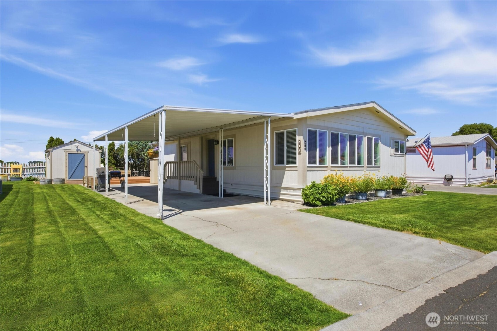 2240 W Broadway Avenue, Moses Lake, WA 98837