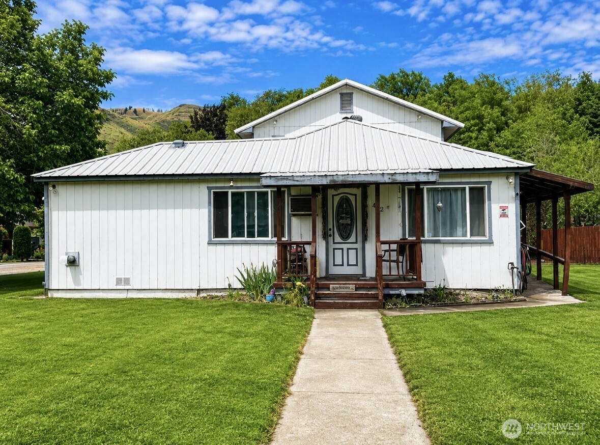 402 Juniper Street, Oroville, WA 98844