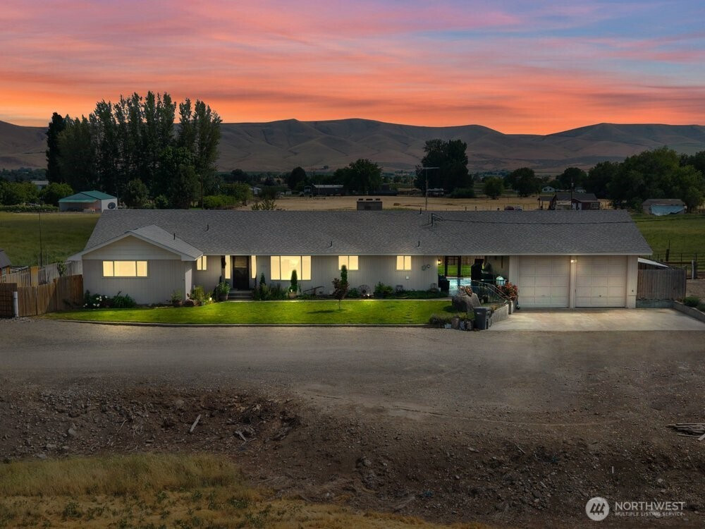 7802 Hicks Road, Grandview, WA 98930
