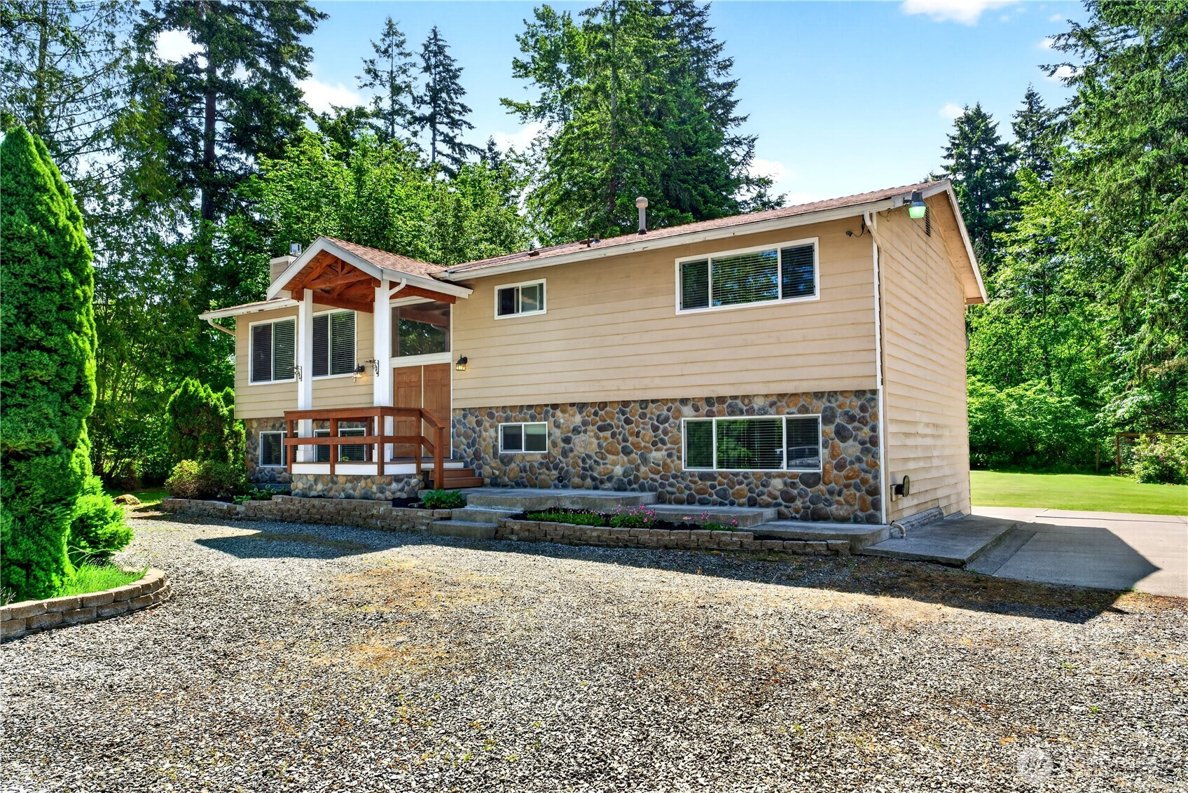 17924 2nd Street E, Lake Tapps, WA 98391