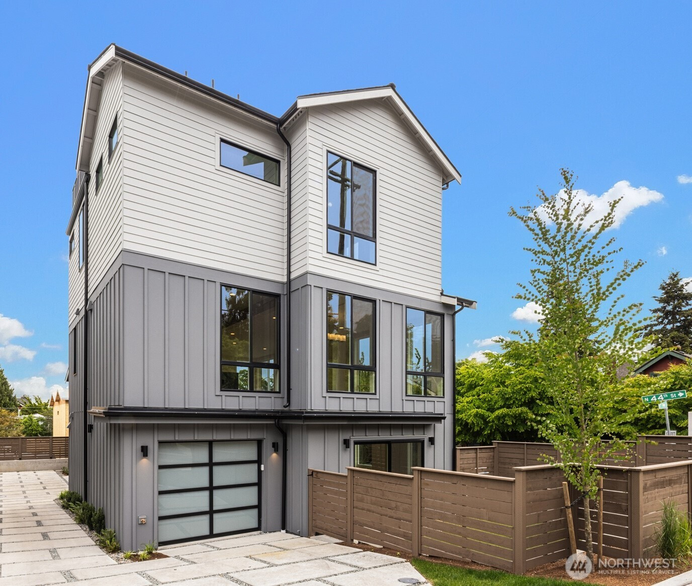 102 NE 44th Street, Seattle, WA 98105