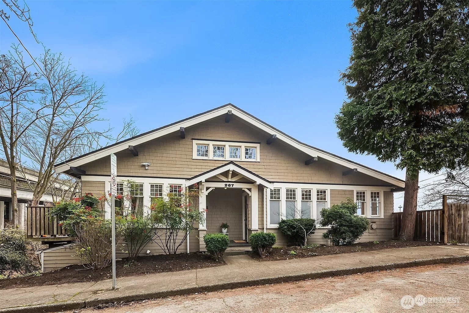 267 E Newton Street, Seattle, WA 98102