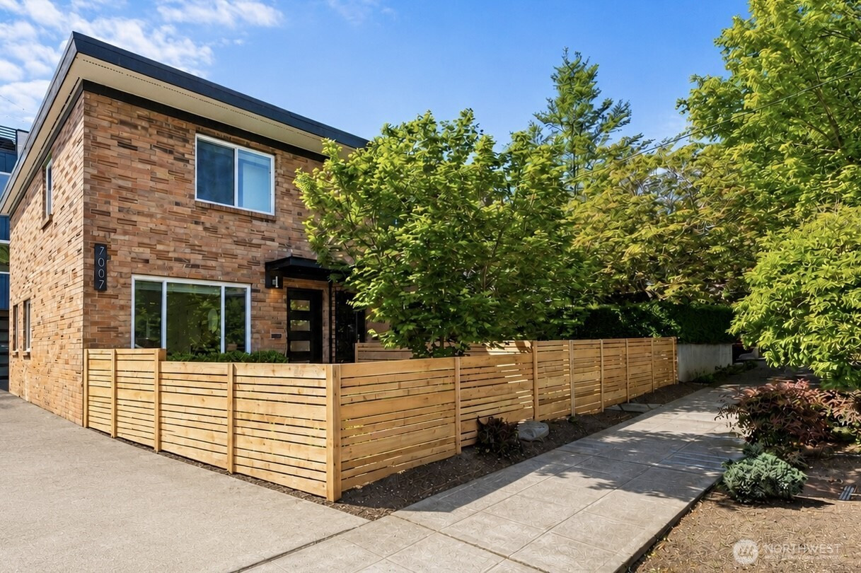 7007 Alonzo Avenue NW, Seattle, WA 98117