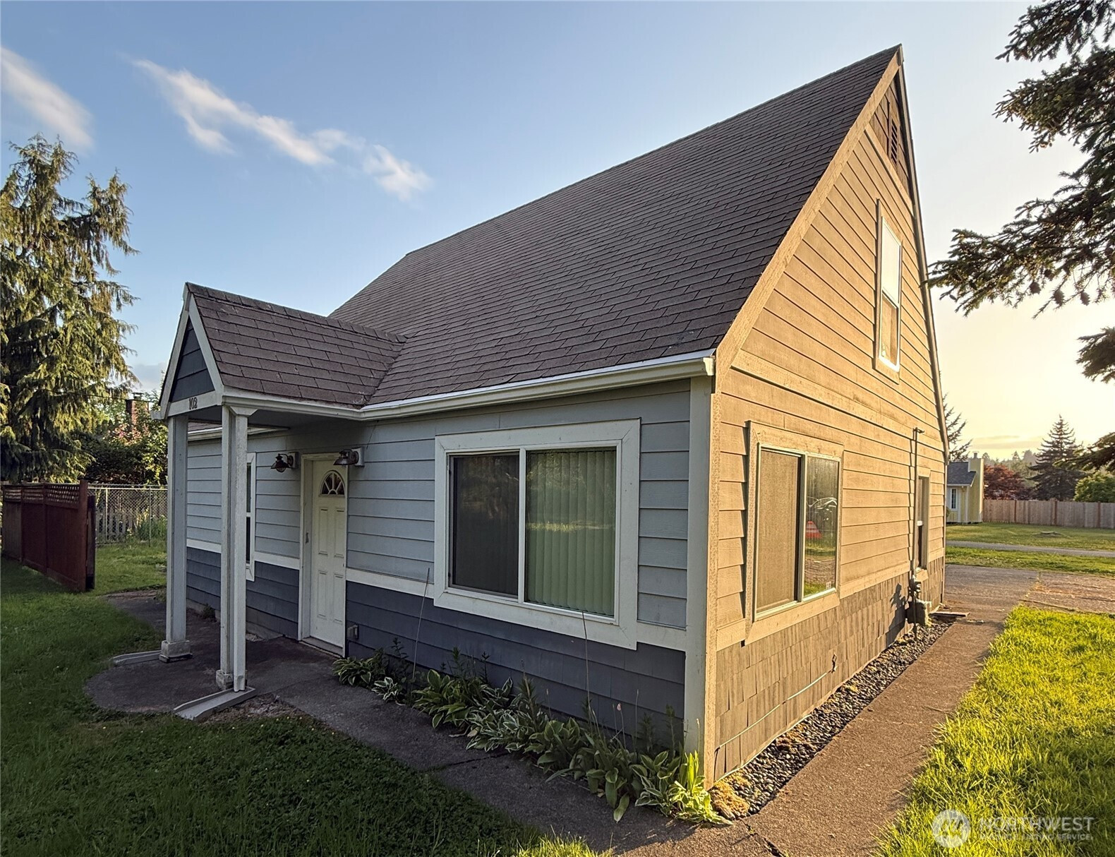 102 Hawthorne Avenue E, Pacific, WA 98047
