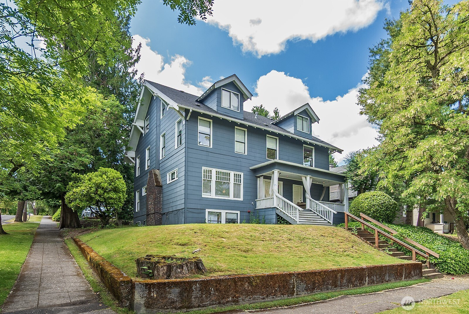 5201 19th Avenue NE, Seattle, WA 98105