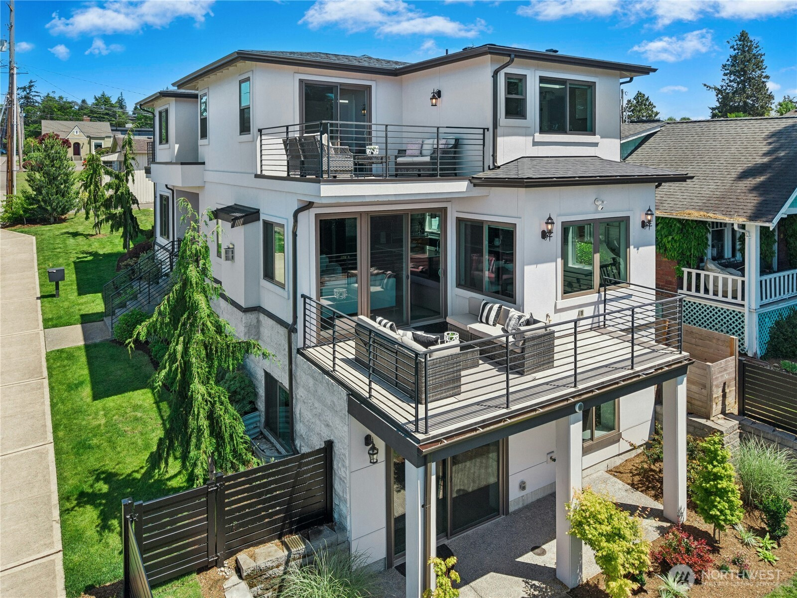1006 4th Street W, Kirkland, WA 98033