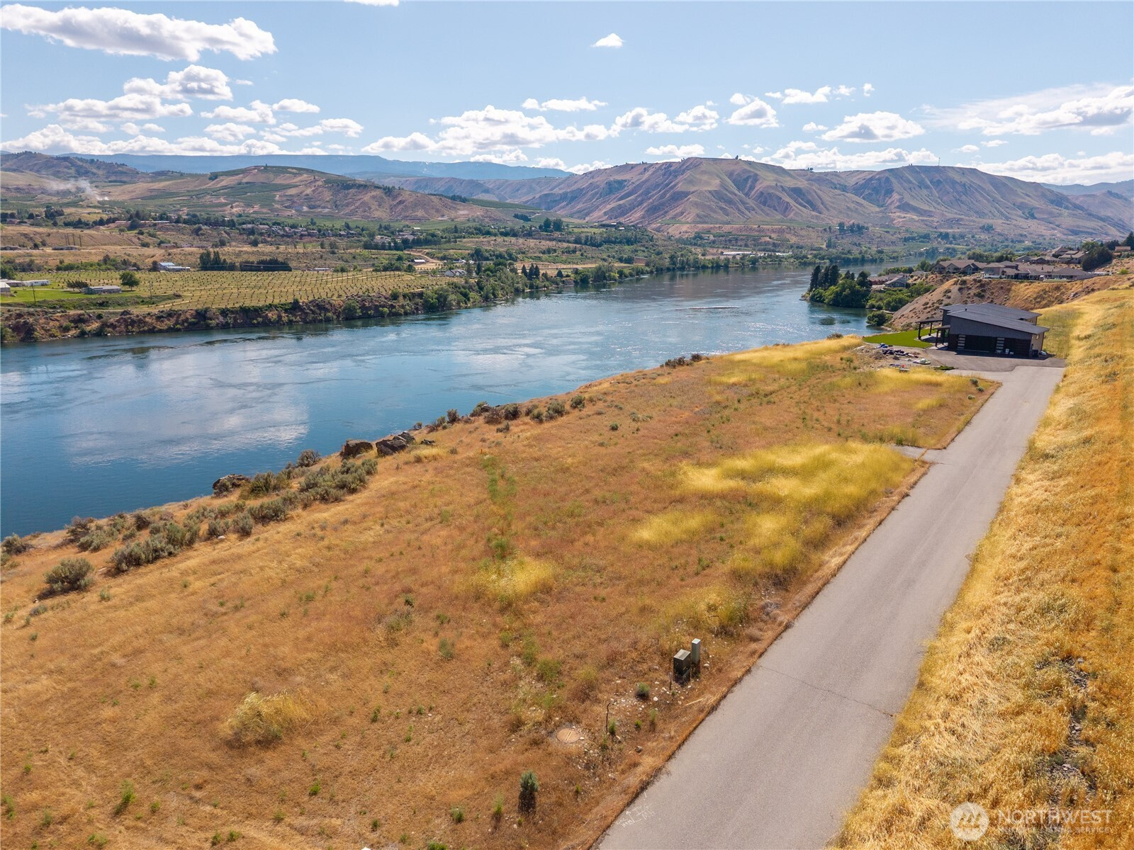 3180 SE Rivers Edge Court, East Wenatchee, WA 98802