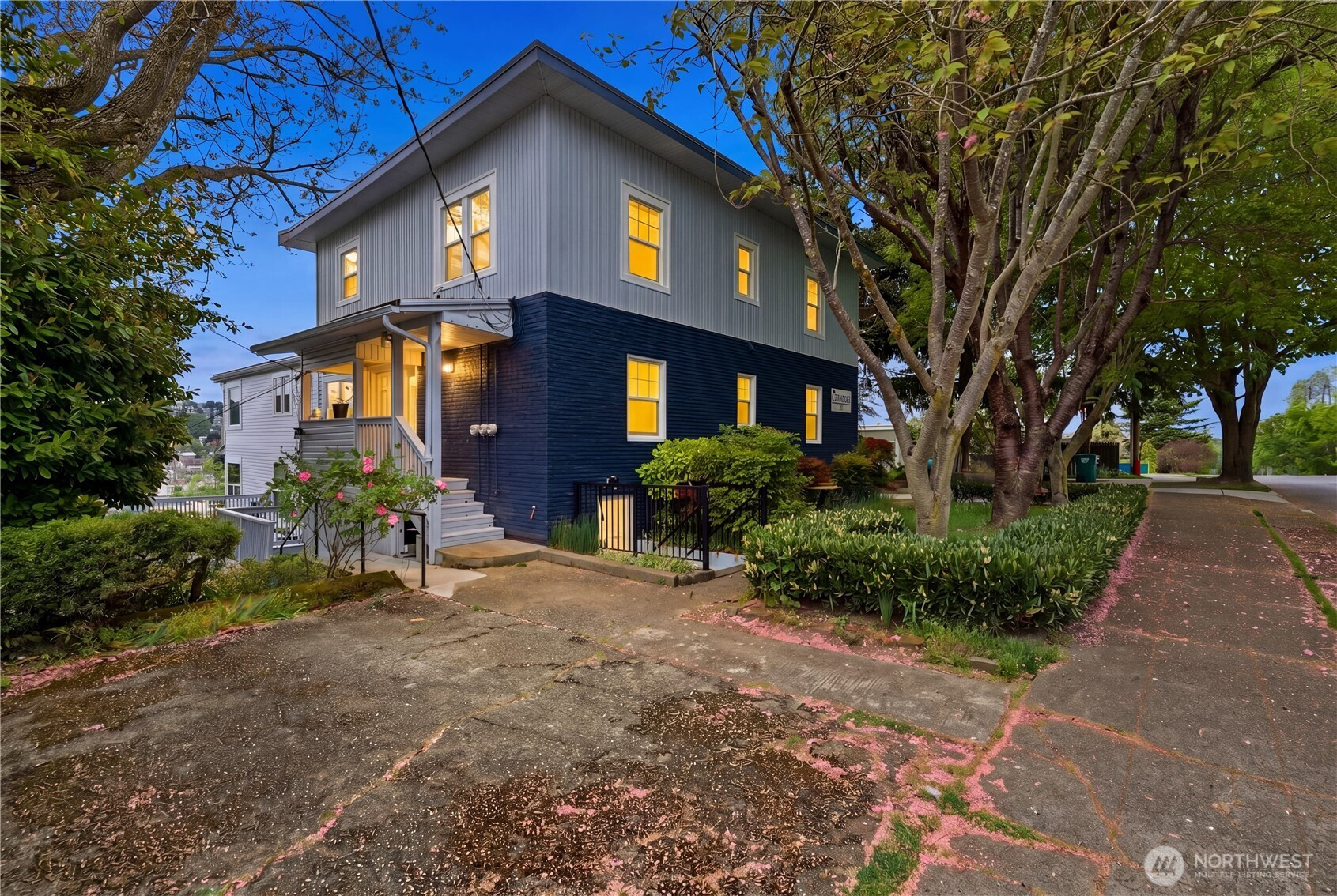 1401 W Bertona Street, Seattle, WA 98119