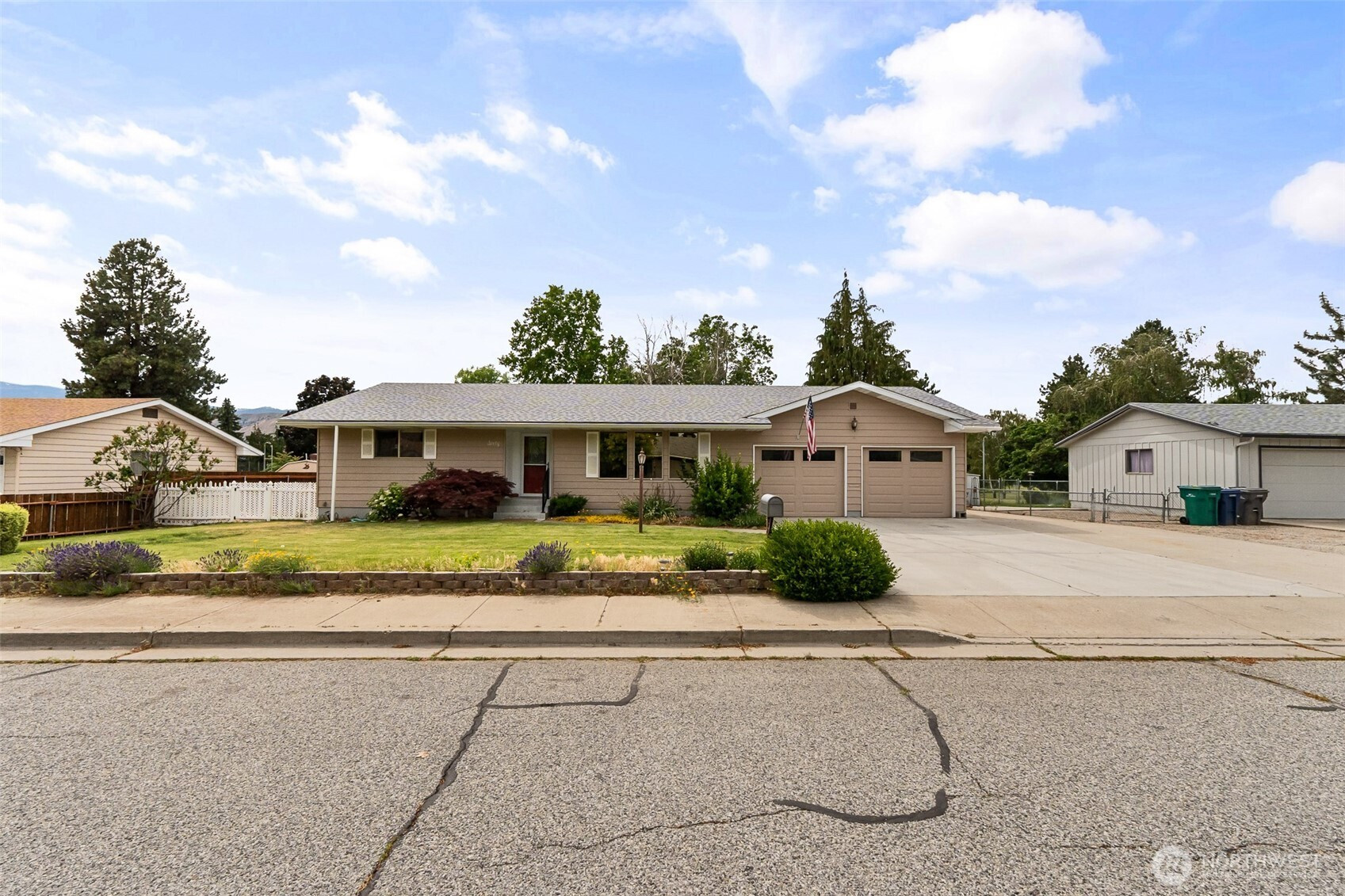 60 N Green Place, East Wenatchee, WA 98802