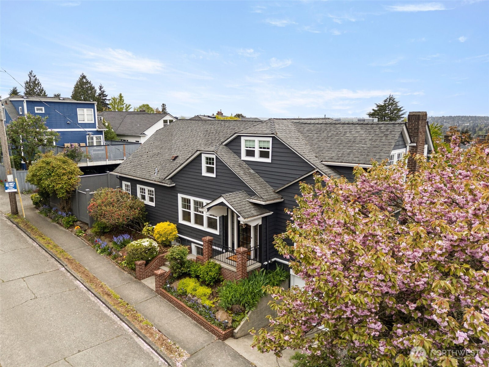 114 Queen Anne Drive, Seattle, WA 98109
