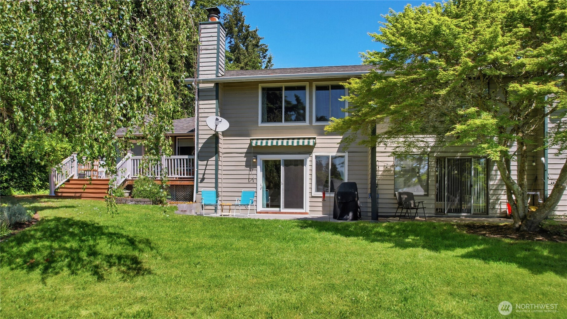 1041 Ihland Place NE, Bainbridge Island, WA 98110