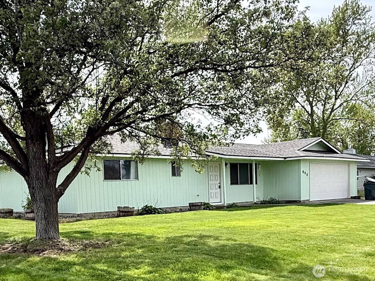 890 E Kennedy Avenue, Hermiston, WA 97838