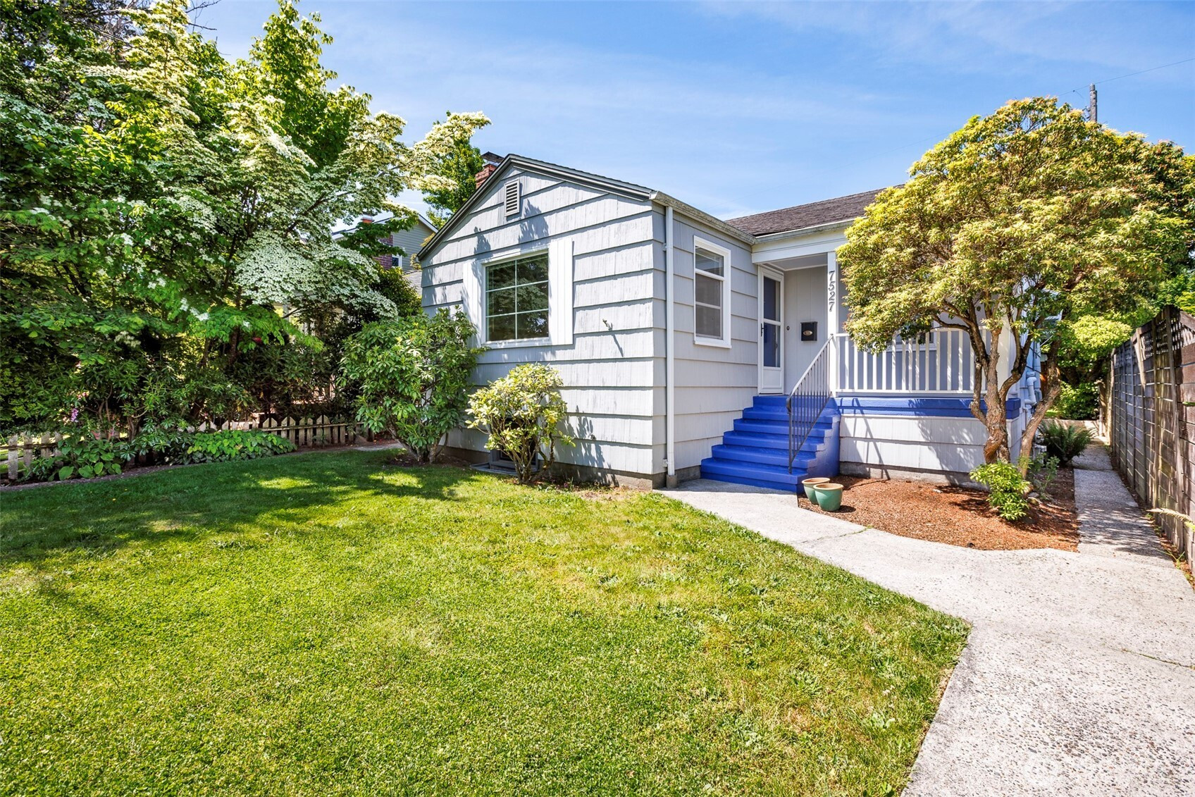 7527 23rd Avenue NW, Seattle, WA 98117