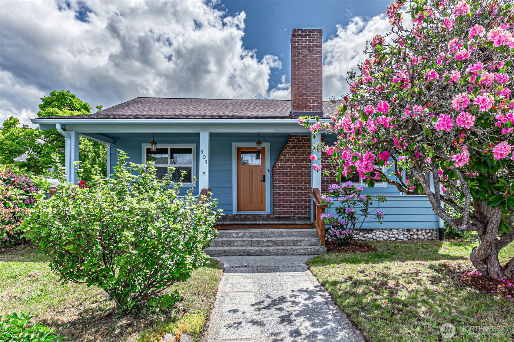 203 Orchard Avenue N, Eatonville, WA 98328